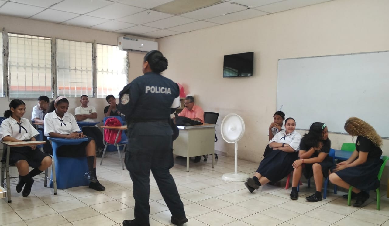 IPHE Aguadulce concientiza a estudiantes sobre el acoso escolar
