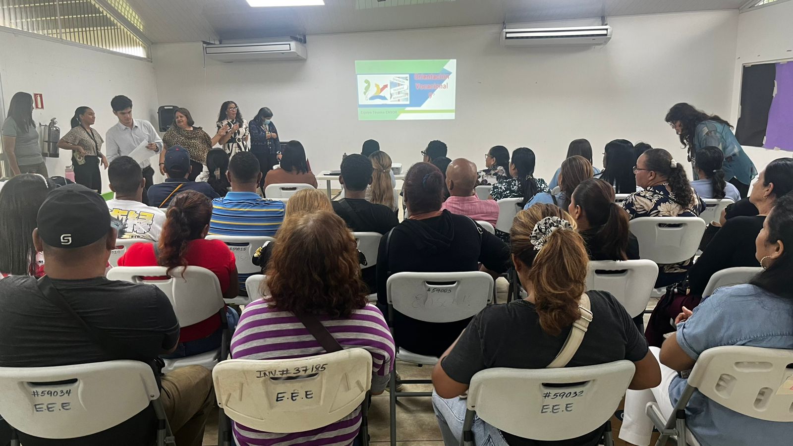 Estudiantes y padres de ENSOR reciben guía para el paso a nivel medio