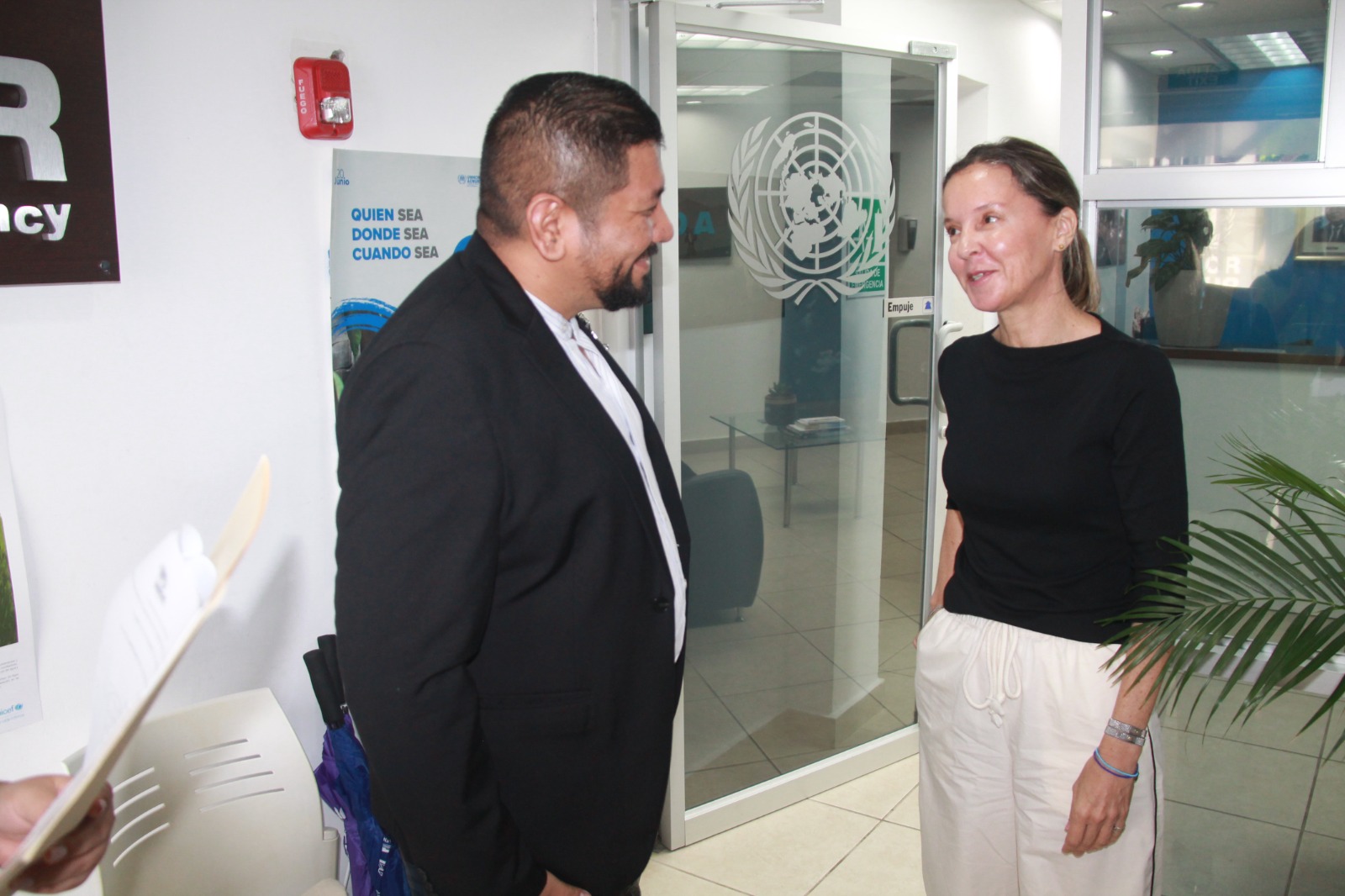 UNHCR–ACNUR entrega donación de computadoras para la EVE