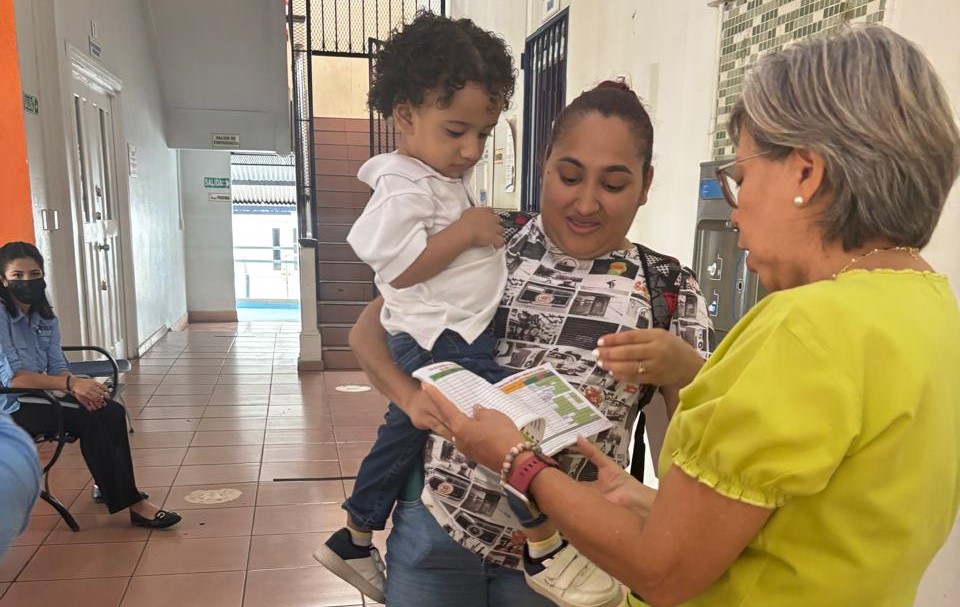 Realizan jornada de vacunación en el PEP
