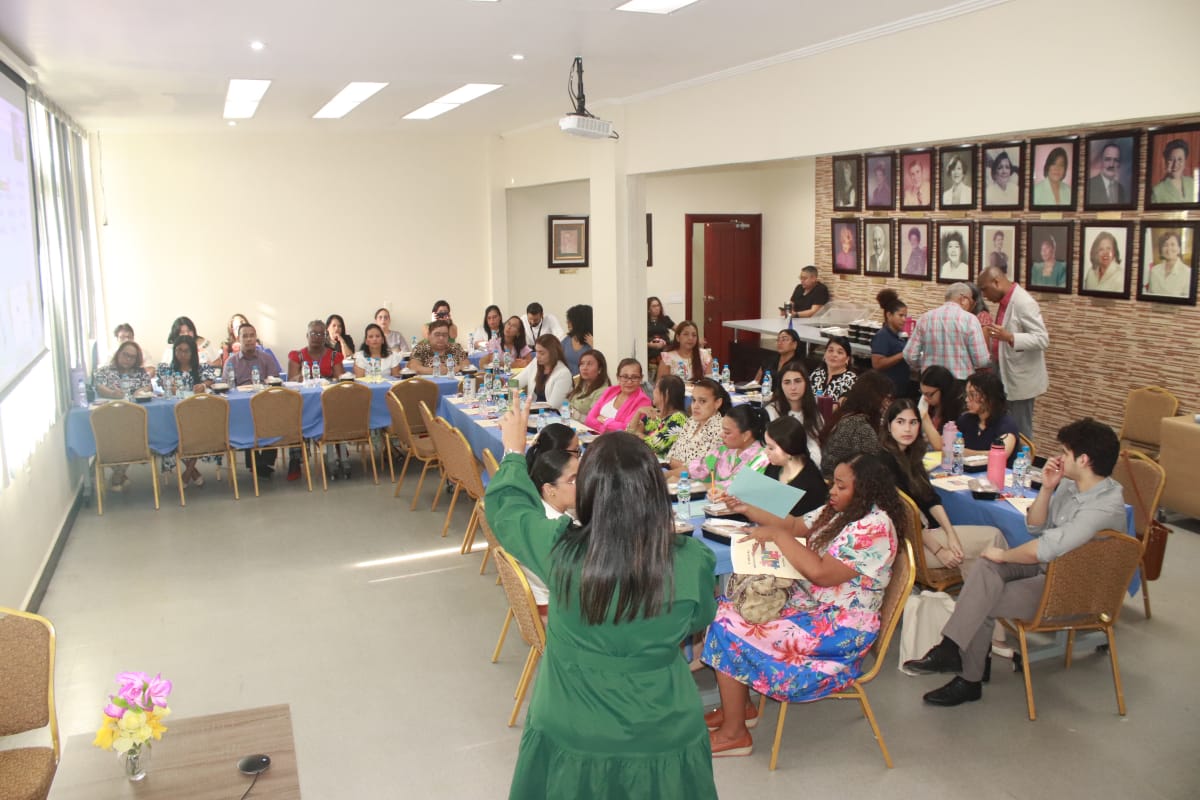 IPHE conmemora el Día del Psicólogo con jornada formativa y acción social.