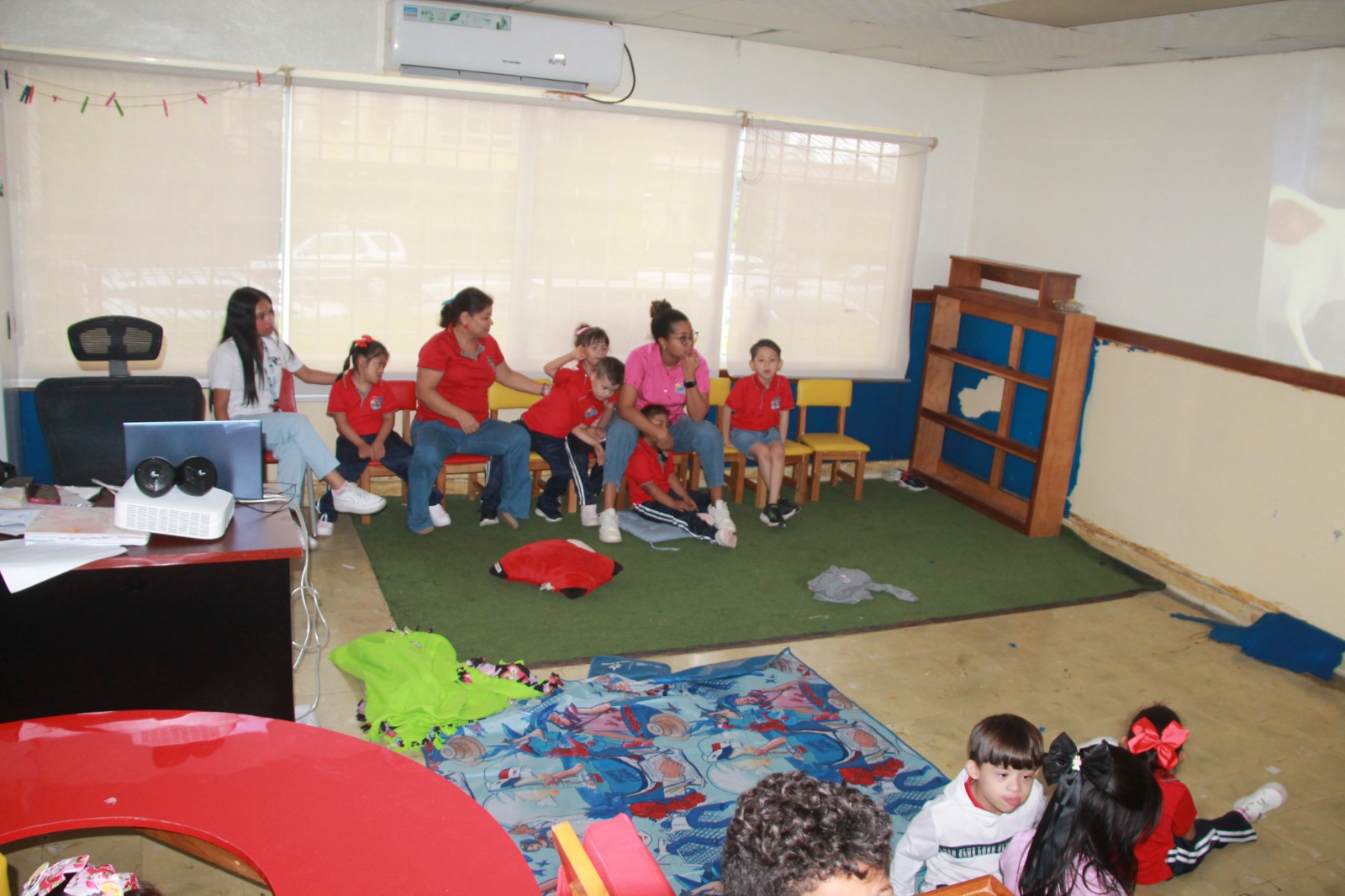 Estudiantes de la EEE participan de un día de cine