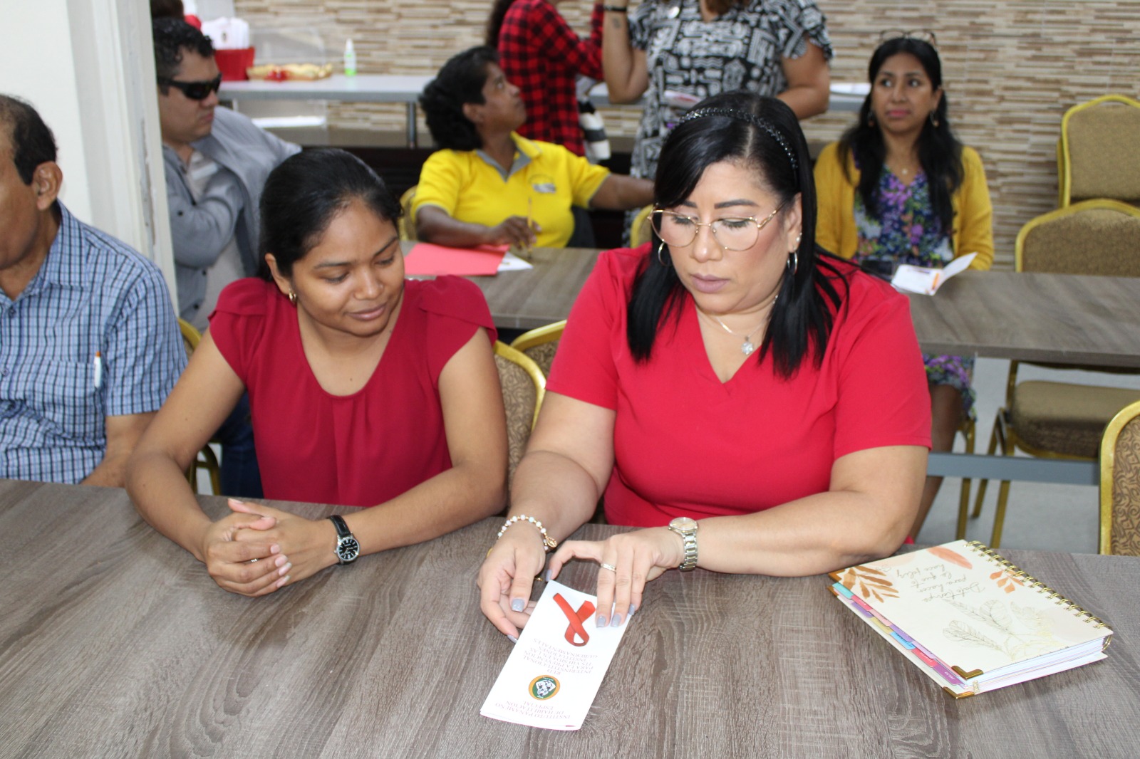 Orientan a servidores públicos sobre VIH/SIDA en conmemoración del Día Mundial de la Prueba Rápida