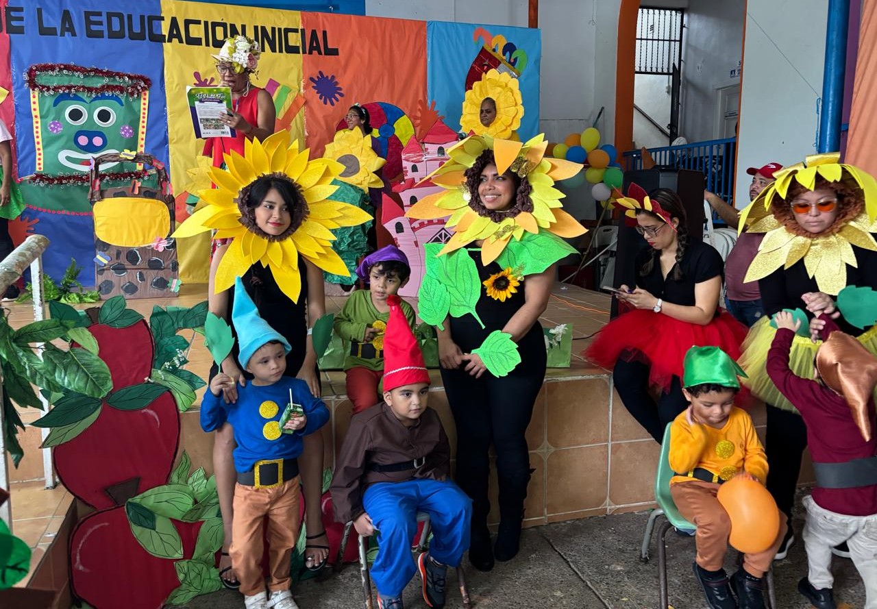 Dramatizan cuentos en cierre de la Semana de la Educación Inicial en el PEP.