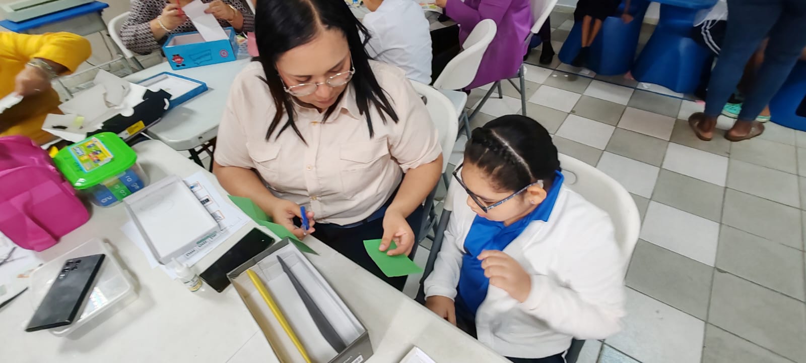 Padres fortalecen habilidades en taller “Aprendiendo con Propósito” en la Escuela de Enseñanza Especial del IPHE