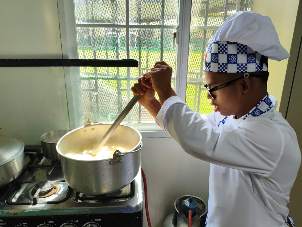 Estudiantes de Gastronomía del IPHE Colón Refuerzan Conocimientos Culinarios
