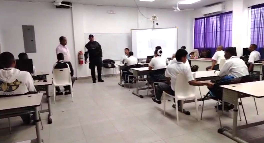 Estudiantes de IPHE Colón aprenden sobre la responsabilidad penal de los adolescentes