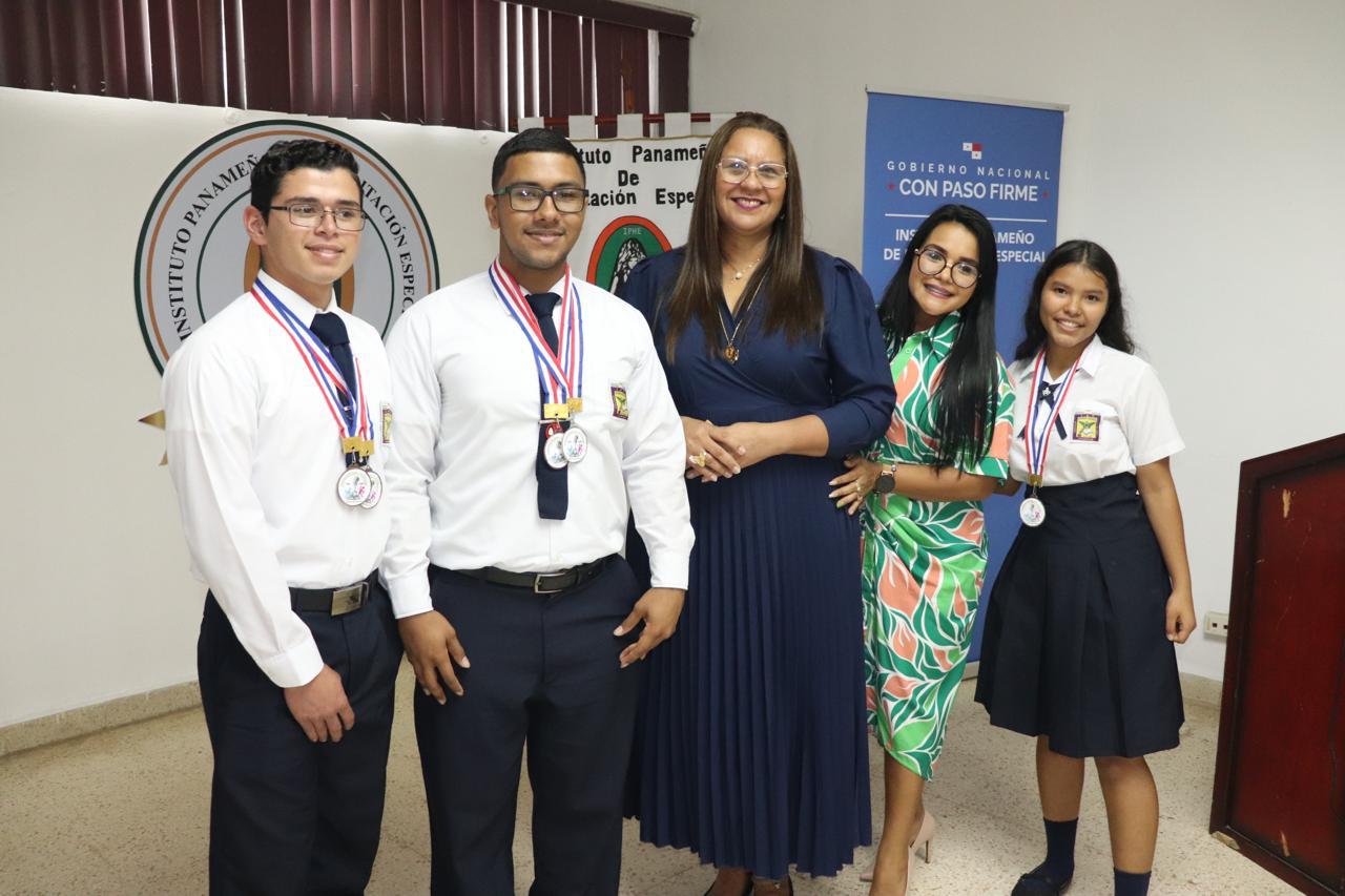 Jóvenes con discapacidad participan en el Primer Concurso de Oratoria del IPHE Chiriquí