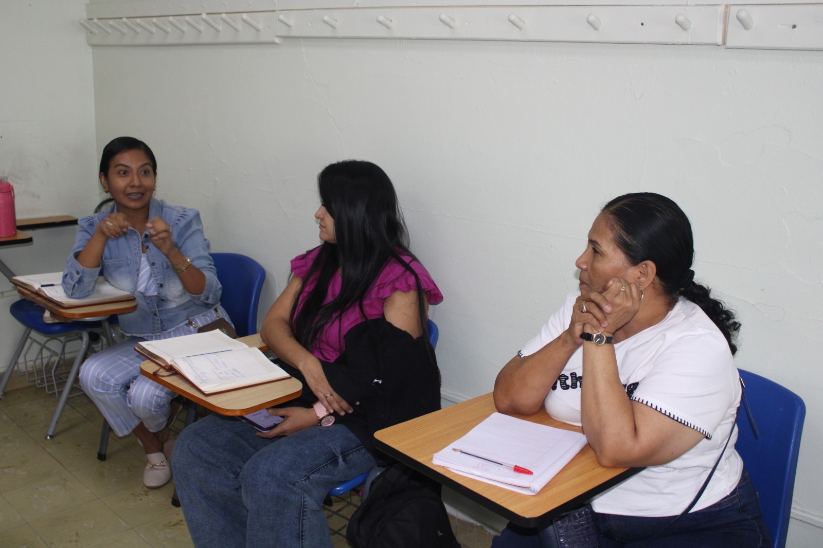 Docentes del Programa de Autismo se capacitan sobre materiales y recursos didácticos inclusivos