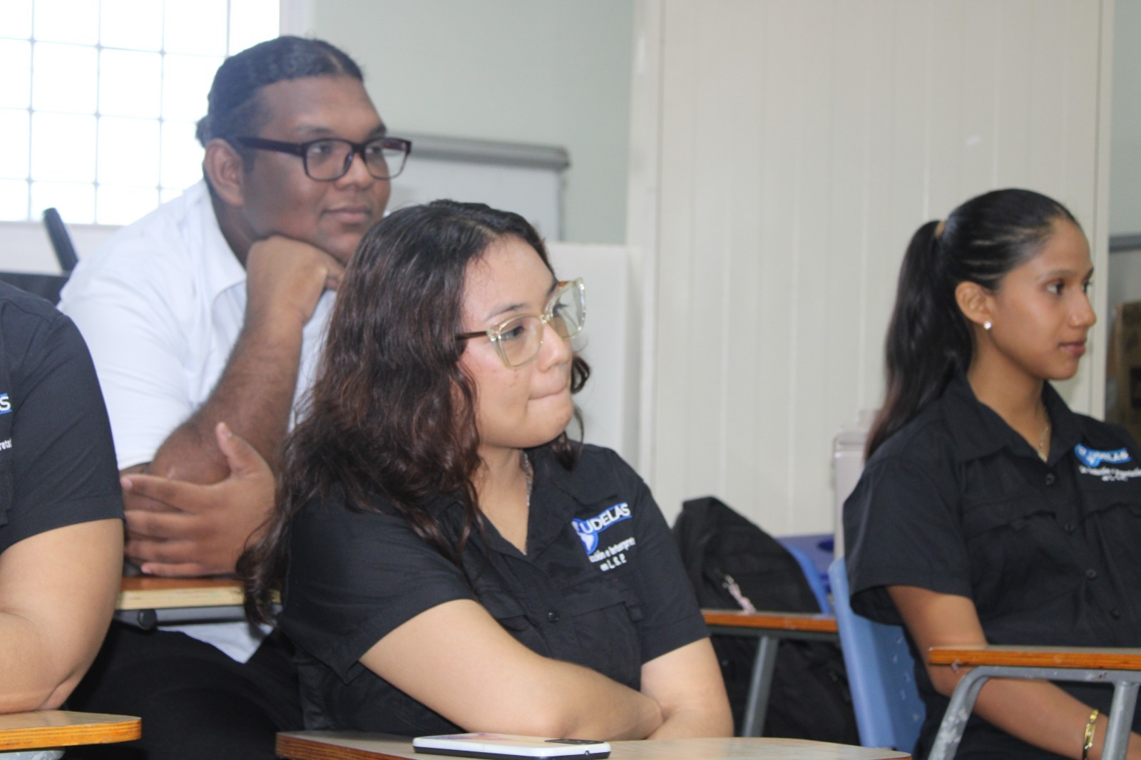 Futuros intérpretes apoyan procesos educativos de estudiantes sordos